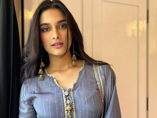 Enticing Look Of Saiee Manjrekar In Traditional Outfit